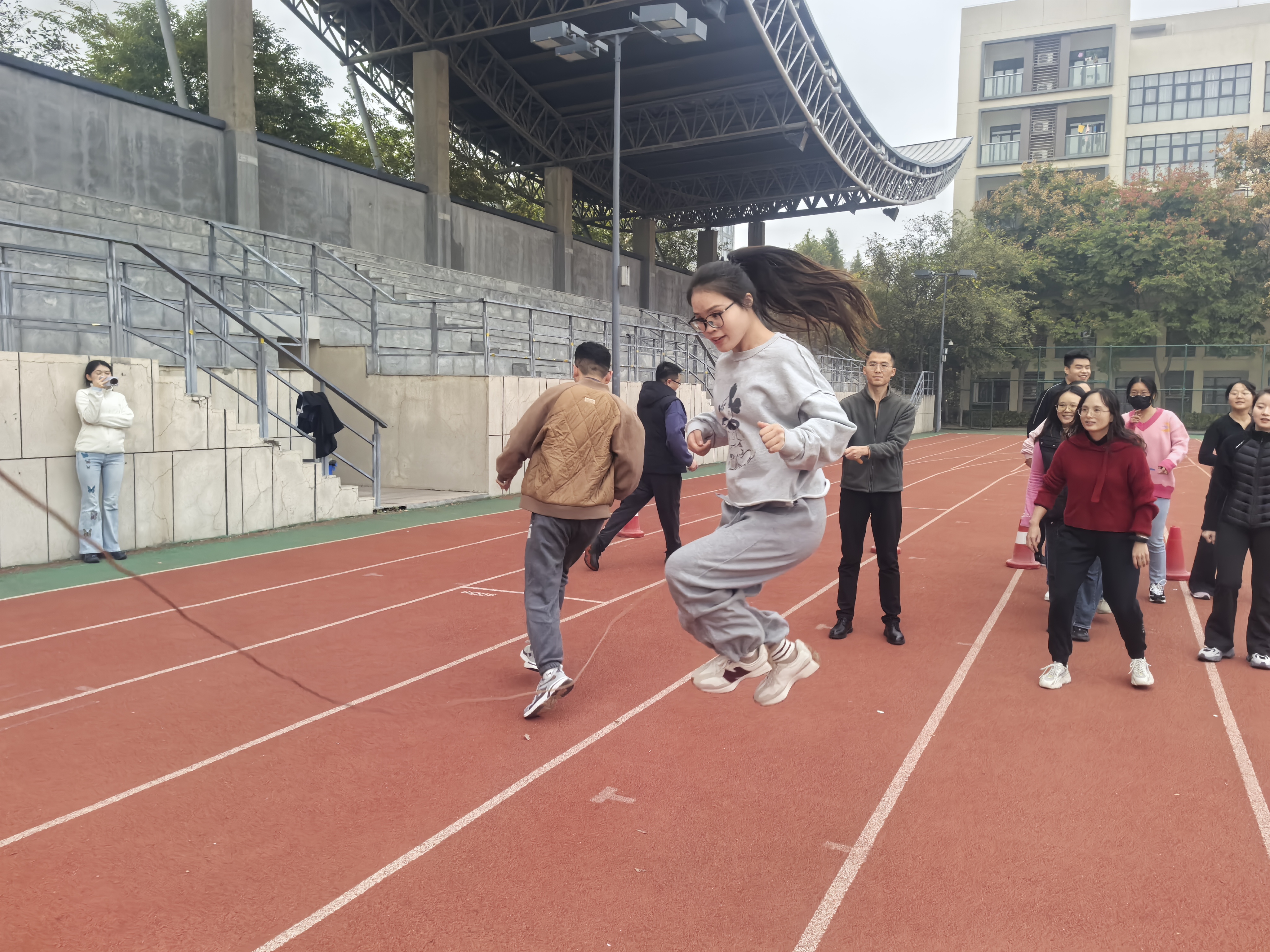 爱游戏在线登录入口-包含室内跳绳大赛，青春活力无限释放的词条